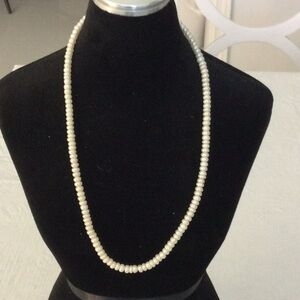Elegant Cream Pearl Necklace. *